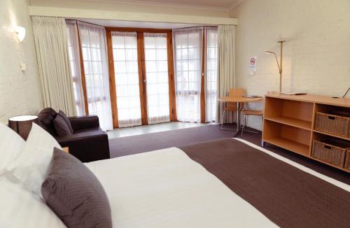 Devonport Hotel | Barclay Motor Inn