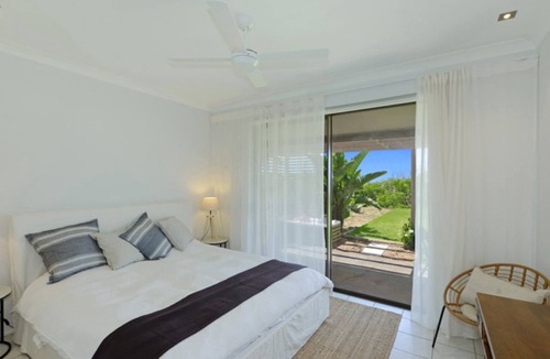North Avoca House | Bareena Cottage - Absolute Beachfront