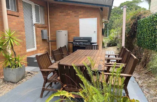 Coolangatta House | Barefoot & Beachy! Pet friendly 4 bedroom beach house sleeps up to 11