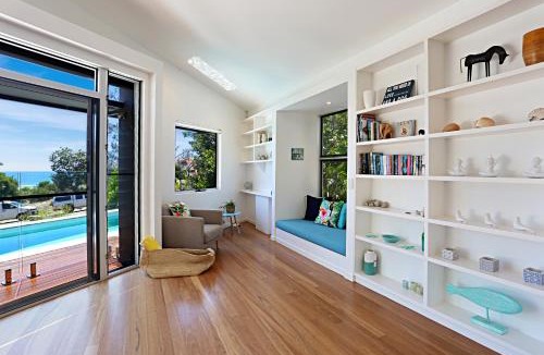 Castaways Beach House | Barefoot Bungalow - Castaways Beach