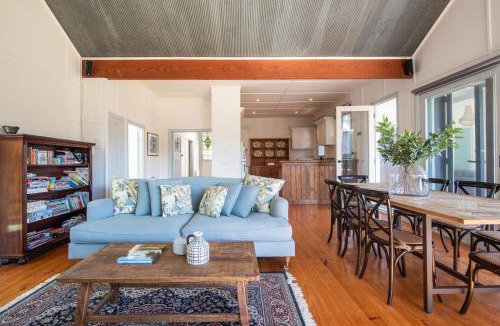 Flinders House | Barker Cottage with Spa in Flinders