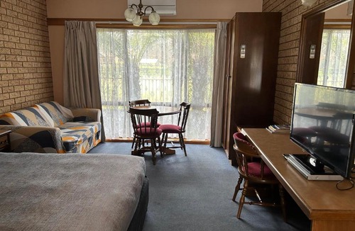 Bright House | Barrass's John Bright Motor Inn