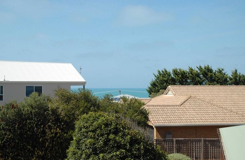 Middleton House | Bashams Beach House 7 Sun Crt Middleton