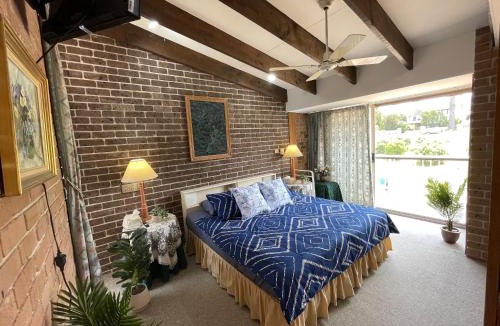 St. Georges Basin House | BasinWaterStays Waterfront Jetty - SHARE Home - Brm2 QueenBed room - Shared Bathroom - see Profile & Photos