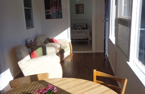 Batehaven House | Batehaven Dog Friendly Retro beach cottage