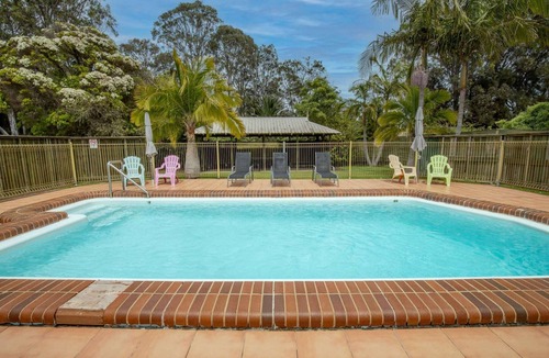 Batehaven Apartment | Batemans Bay Studio Escape with Lush Vista