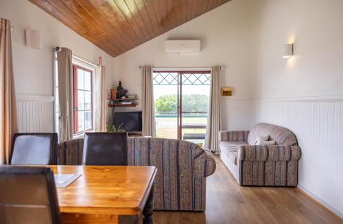 Naracoopa Hotel | Baudins Accommodation