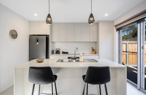 Blackmans Bay Villa | "Bay Abode" New Unit 2 Bed 2 Bath. 15 min to CBD