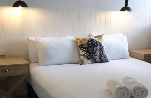 Sanctuary Point Hotel | Bay and Basin