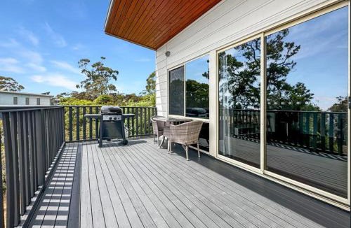 Binalong Bay House | Bay View Escape