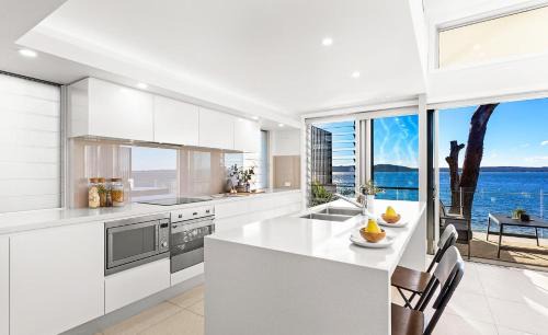 Corlette House | Baydream on the Beach - With Breathtaking Water Views