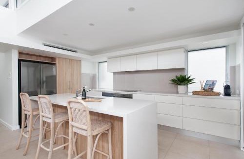 Corlette House | Baydream on the Beach - With Breathtaking Water Views