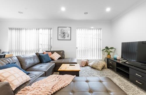 Curlewis House | Bayside luxury!
