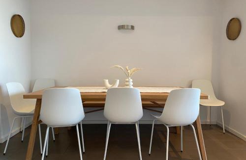 North Beach House | Bayview Retreat - Esplanade home w wifi