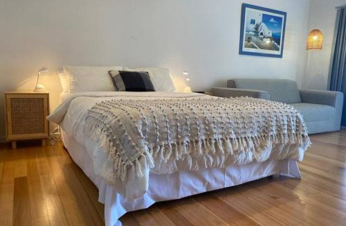 North Beach House | Bayview Retreat - Esplanade home w wifi
