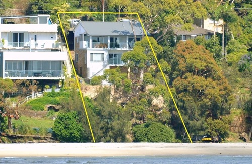 Maianbar House | BEACH AT THE BOTTOM OF YOUR GARDEN & OCEAN VIEWS PACIFIC CRES