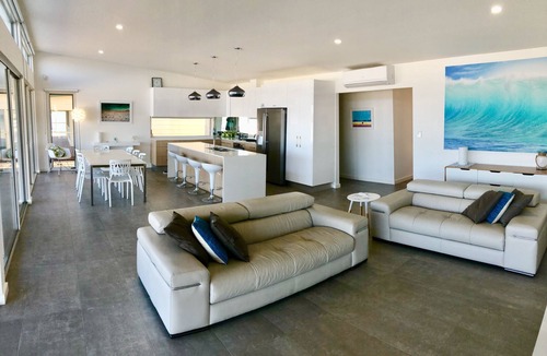 North Beach House | Beach Bliss Wallaroo Absolute beachfront location - step straight onto the sand