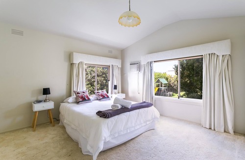 Safety Beach House | Beach Front Beauty@Safety Beach - Ddirectly opposite the beach with large back yard.