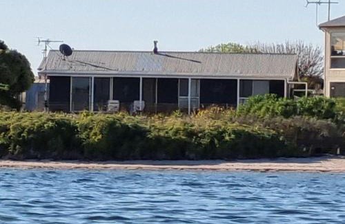 Melville House | Beach Front Blue