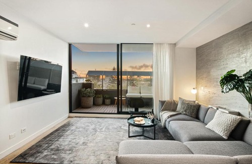 Port Melbourne Apartment | Beach Gem with Gorgeous View