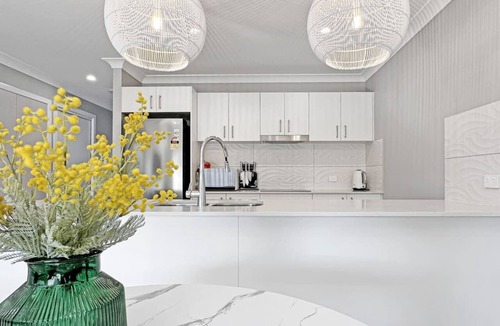 Urangan Apartment | Beach & Harbour Access - Ideal for Whale Watching