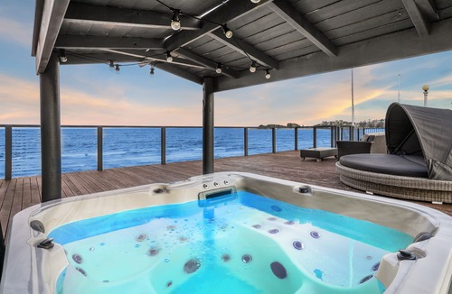Wamberal House | BEACH HAUS- Beach front, great for family fun!