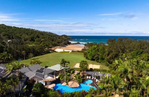 Coffs Harbour House | Beach Haven at Aanuka Beach Resort Diggers Beach