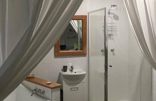Wongaling Beach House | Beach Hideaway Cottage