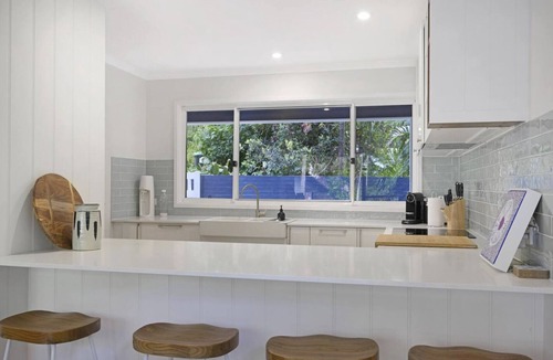 Macmasters Beach House | Beach House - Family Friendly - 5mins walk to the beach