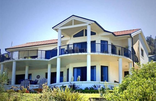 Forresters Beach House | Beach Paradise Forresters beach Central Coast. Absolute Beach front
