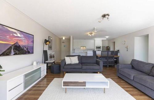 Maroochydore Apartment | Beach side Cotton Tree Family Friendly Resort
