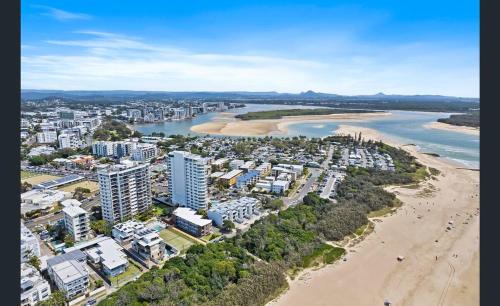 Maroochydore Apartment | Beach side Cotton Tree Family Friendly Resort
