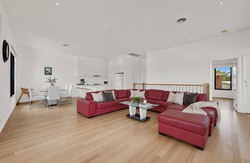Safety Beach House | Beach View Escape - Close to the Beach & WiFi