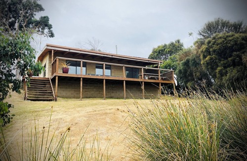 Alonnah House | Beachcomber- Bruny Island Beachfront Water Front Views