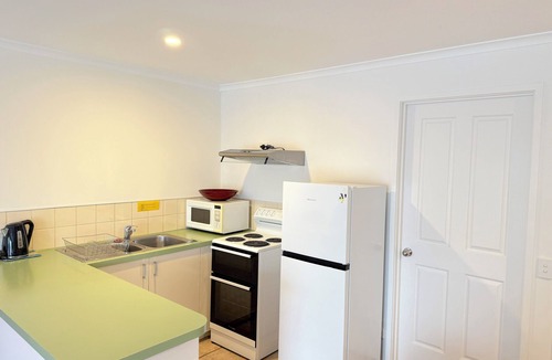 Apollo Bay Hotel | Beachcomber Motel and Apartments Apollo Bay