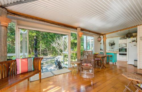 Suffolk Park House | Beachcombers Cottage - beachfront pet retreat