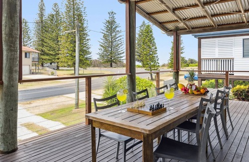 Yamba House | Beachdrift - Pet-Friendly Escape Just Steps to Pippi Beach - Holiday Yamba