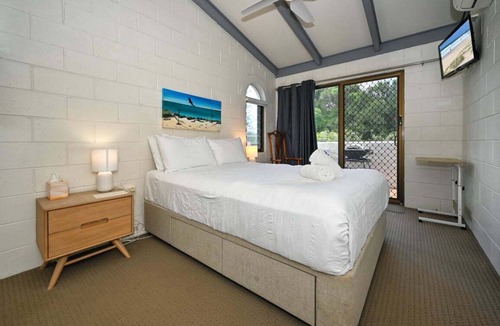 Marcoola Resort | Beachfront 1BR + Loft. Bliss. Surf-Café-Escape
