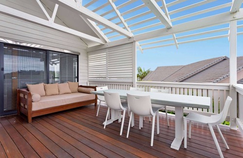 Warana House | Beachfront 3-Bed with Private Pool & Fireplace