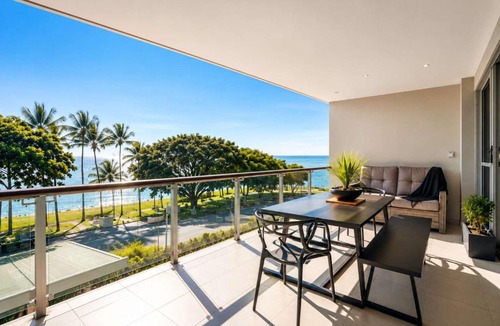 North Ward Apartment | Beachfront 3BR Apartment on The Strand, Pool & Parking
