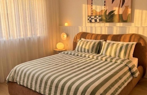 Henley Beach Apartment | Beachfront 3BR with Sauna & Pool Table - Newly Renovated