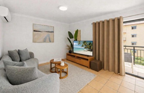 North Ward Apartment | Beachfront Apartment in Townsville 1BR on The Strand with Pool & Parking