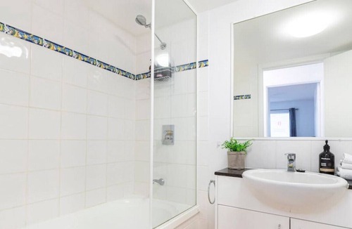 Sunshine Coast House | Beachfront Apartment - Ocean views