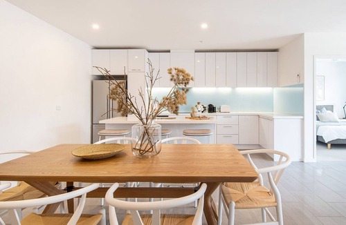 Rosebud Apartment | Beachfront Apartment with lots of Wow