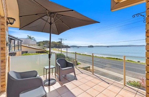 Batehaven Apartment | Beachfront at Batehaven