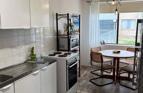 Batehaven Apartment | Beachfront Batemans Bay-Batehaven NSW 2 bedroom apartment,pool, free parking