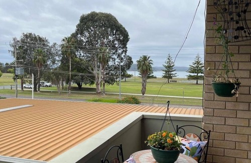 Batehaven Apartment | Beachfront Batemans Bay-Batehaven NSW 2 bedroom apartment,pool, free parking