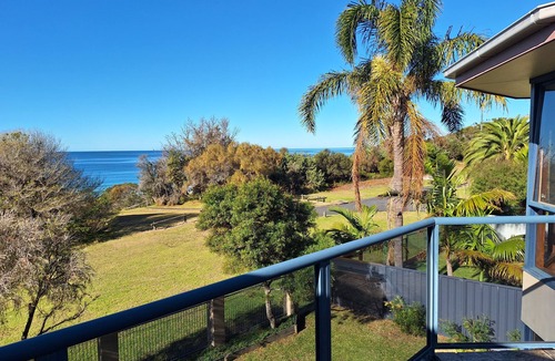 Tura Beach House | Beachfront Beauty