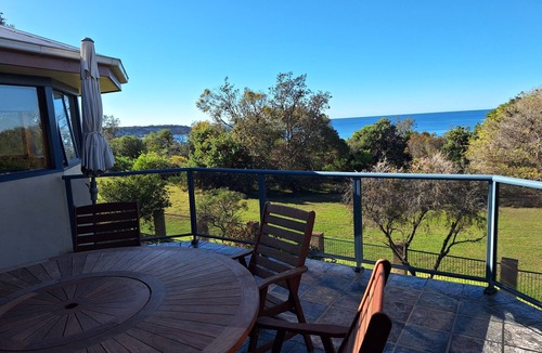 Tura Beach House | Beachfront Beauty