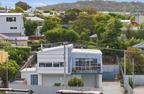 Bellerive House | Beachfront Beauty Bellerive